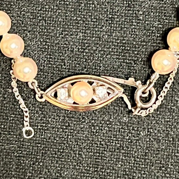 Sterling Silver Decorative Clasp White Pearl Necklace Classic Trending VTG Gift - Picture 5 of 9